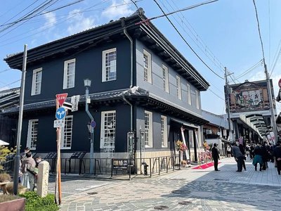 🛍️ 검은 벽 광장(구로카베 스퀘어)